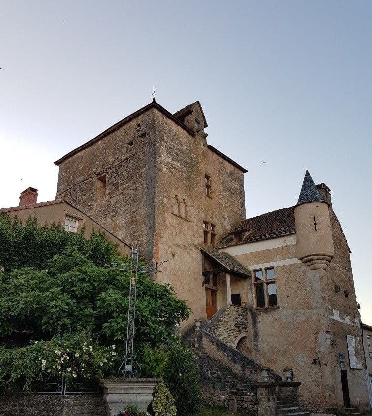 Château du XIIIe siècle à Puylagarde