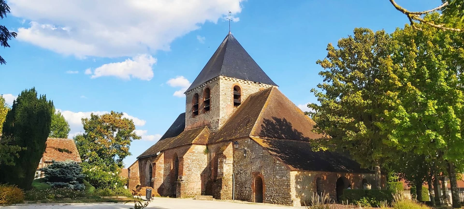 Eglise Saint-André de Mesnil-Saint-Père
