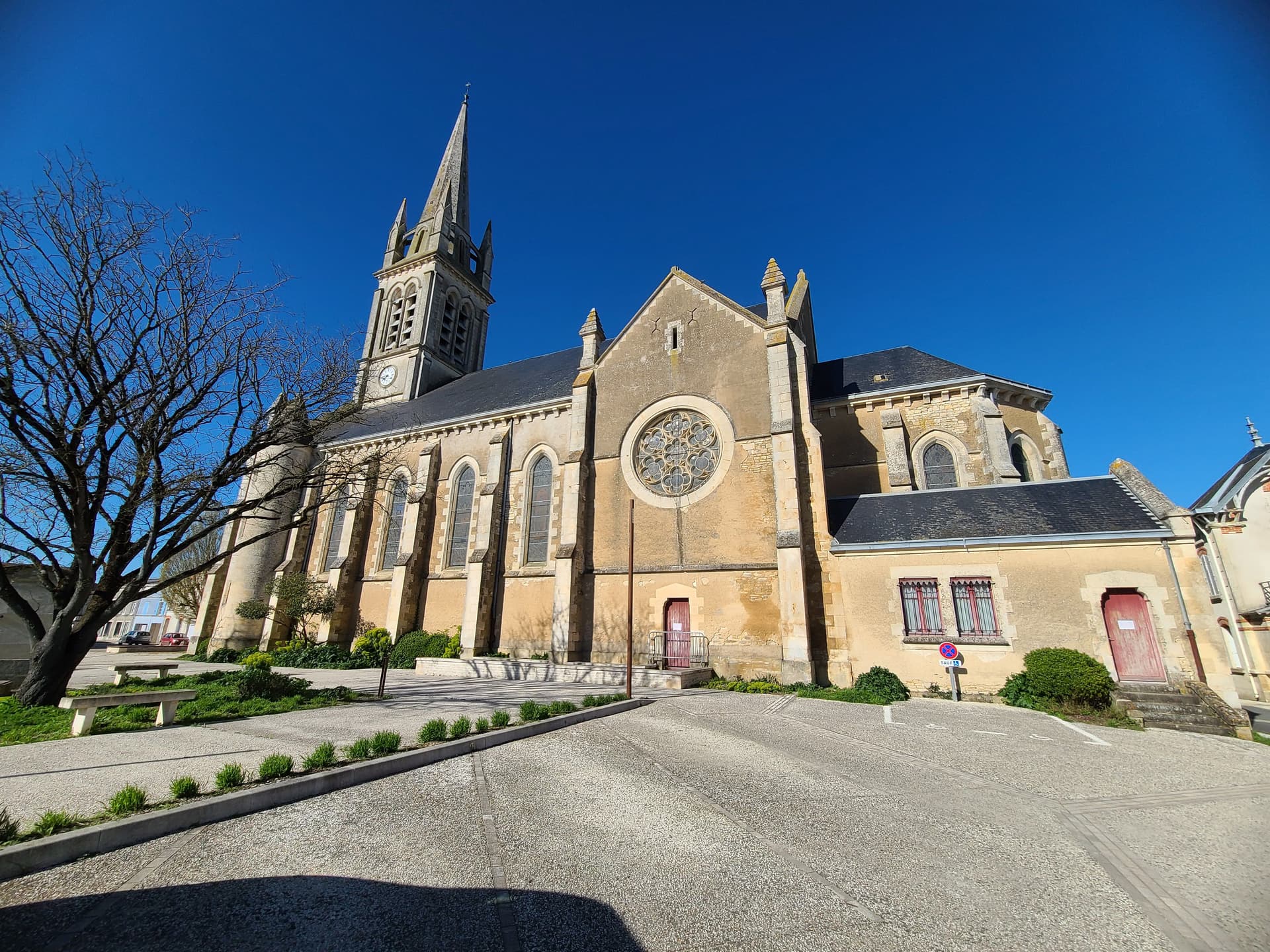 Eglise de Saint-Hilaire-la-Palud