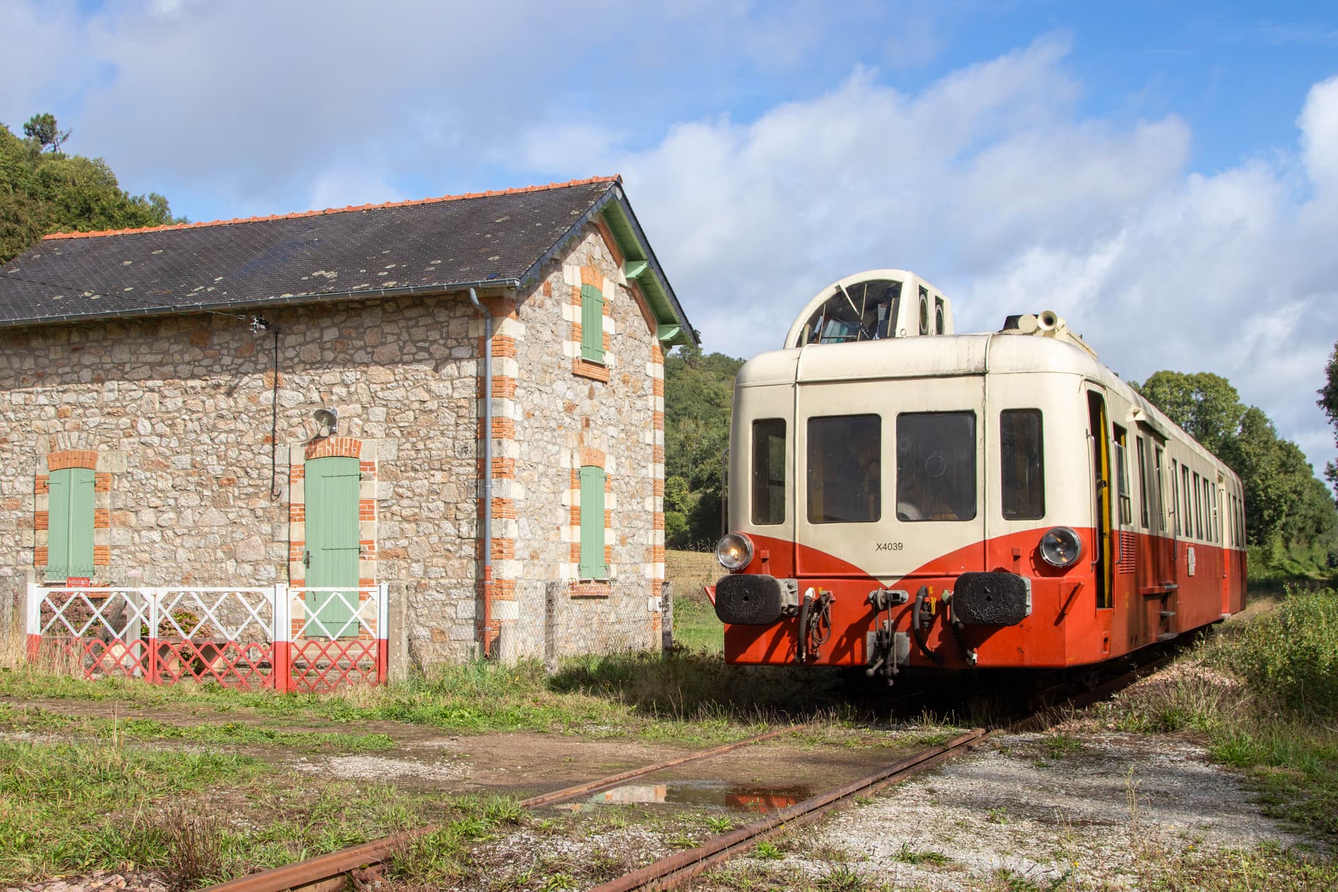 Autorail Picasso X4039