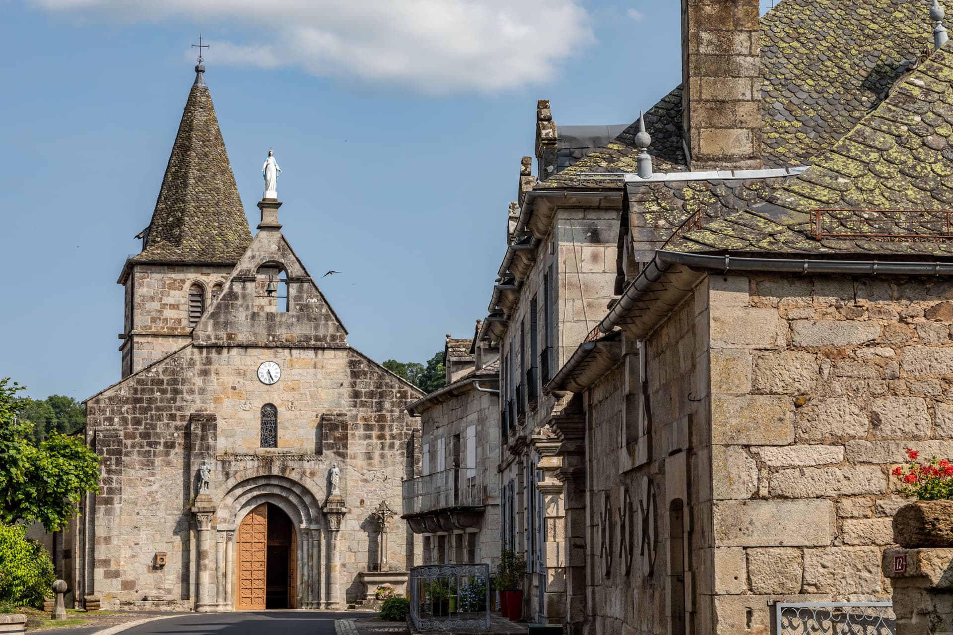 Eglise Saint-Pierre à Menet