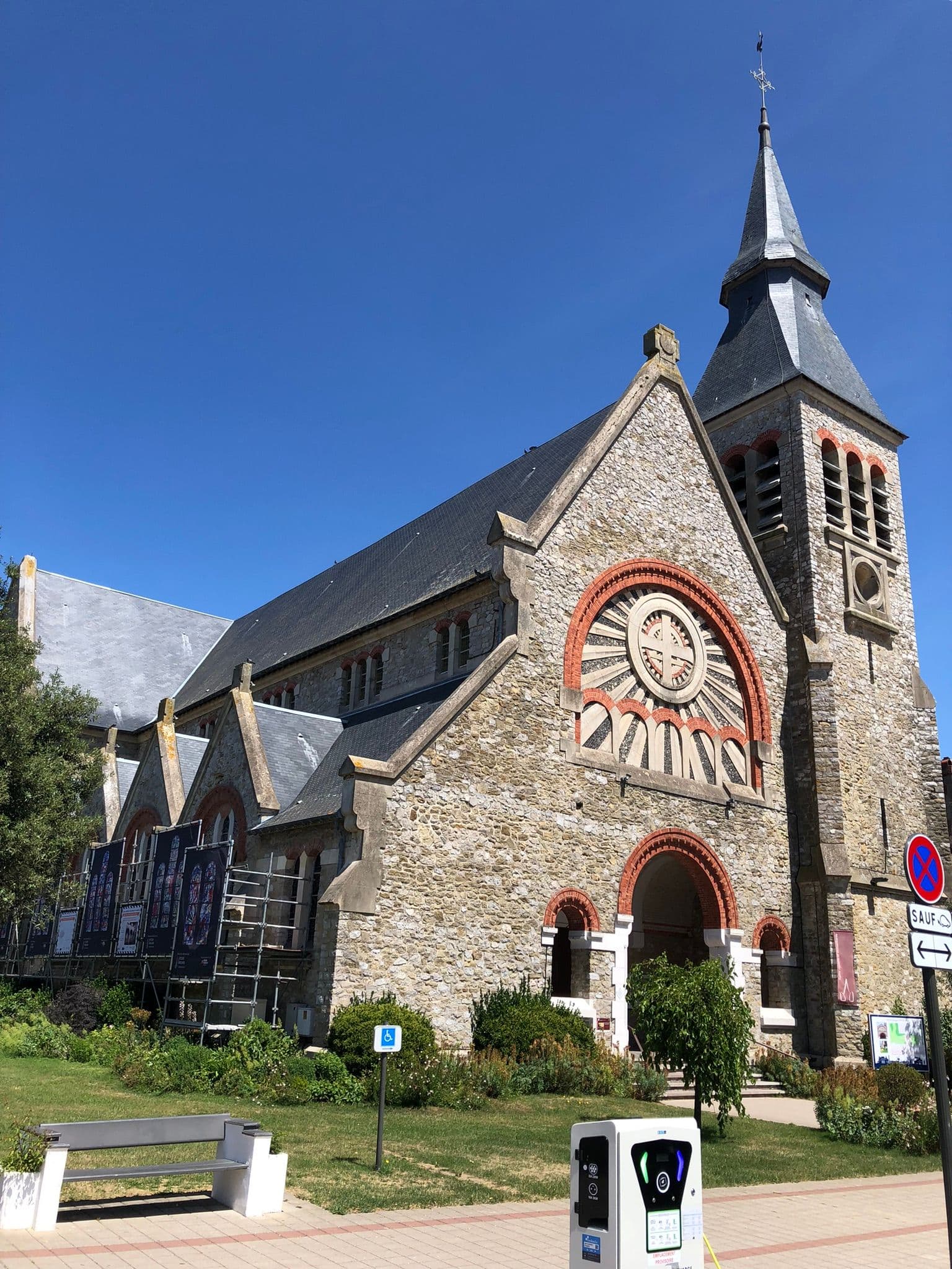 Restauration des vitraux de l'église du Touquet