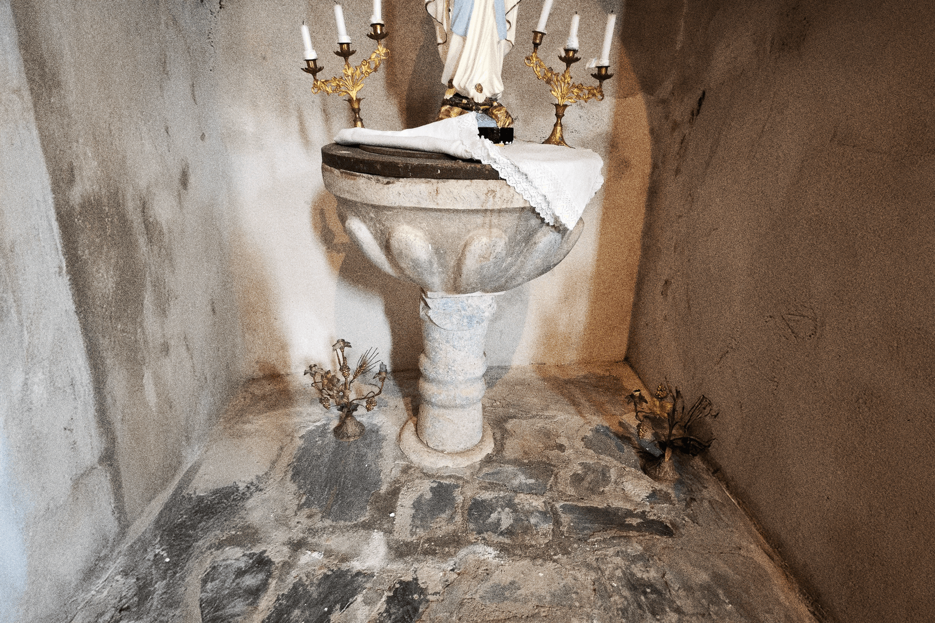 Fonts baptismaux de l'église Marie-Madeleine