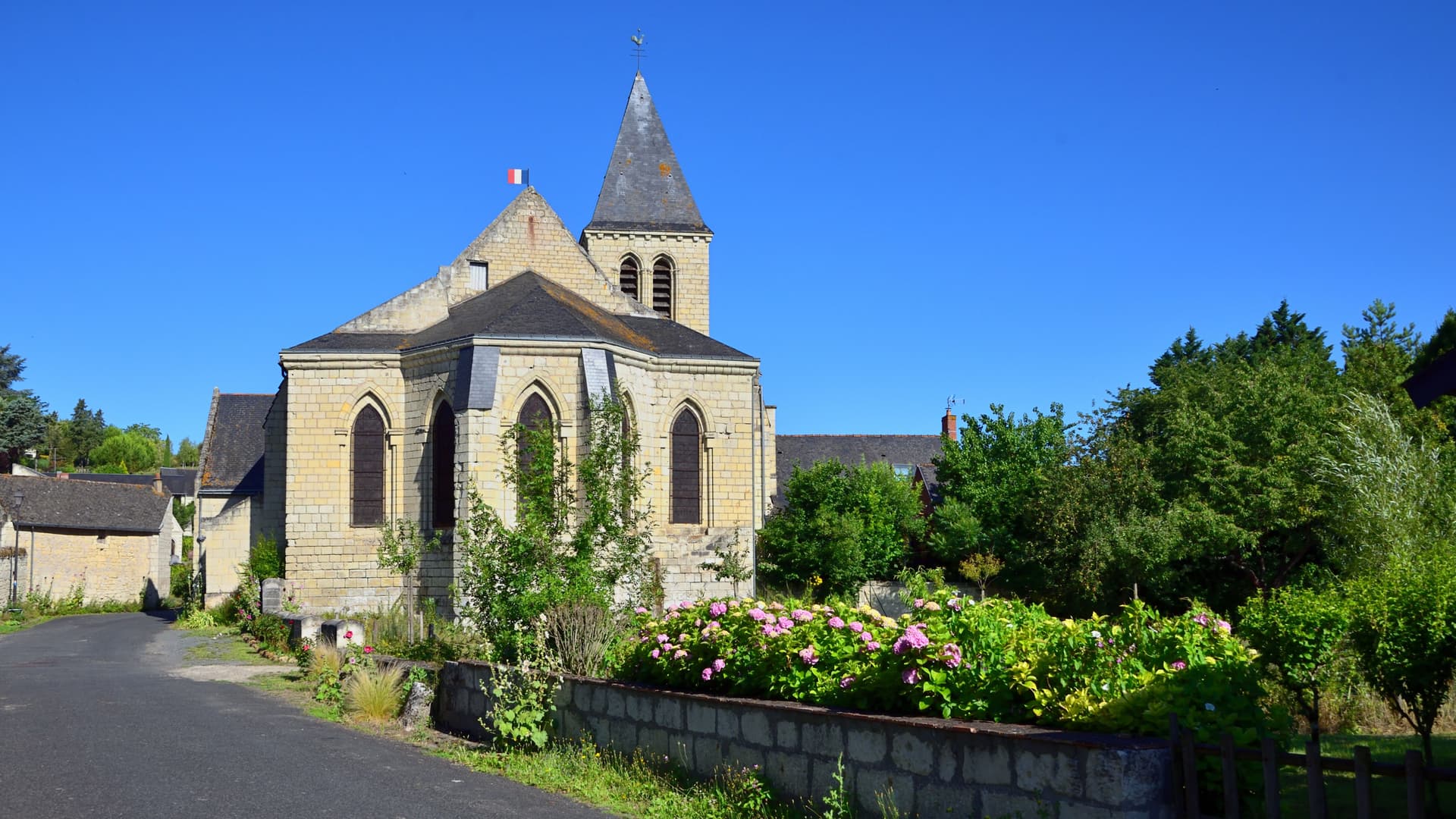 Vitraux de l'église Saint-Pierre de Rest