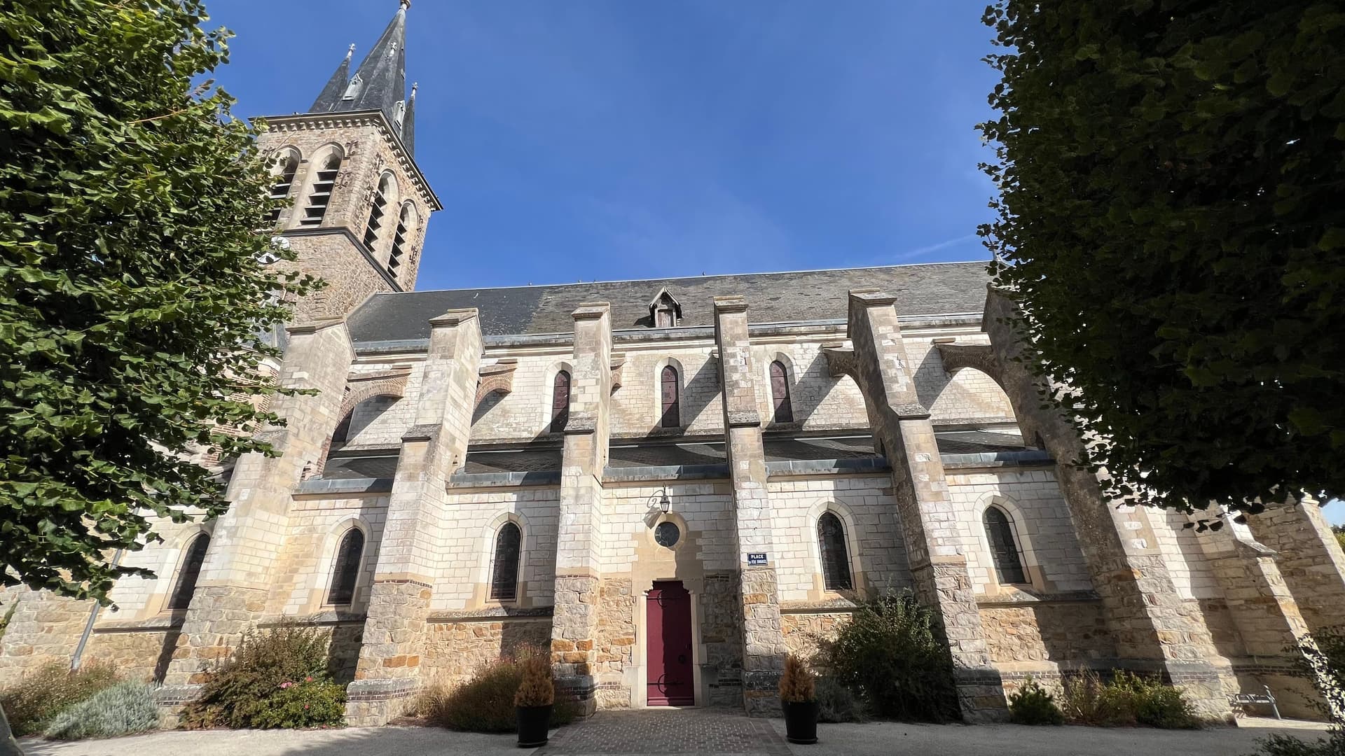 Eglise et chapelle templière de Mesnil Saint-Loup