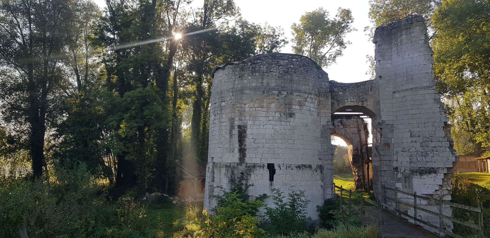 Château médiéval d'Eaucourt sur Somme